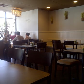 Moena Café - Empty on a Sunday late morning - Cafes Near Me - Honolulu, Hawaii