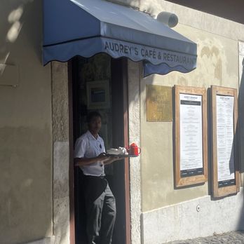 Audrey's - Entrance - Cafes Near Me - Lisbon, 11