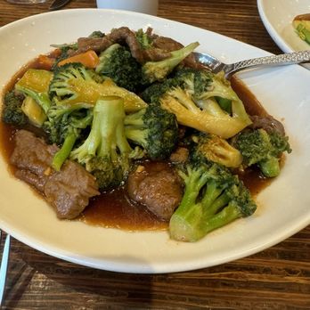 Ginger - Beef & Broccoli - Chinese Near Me - National Harbor, Maryland