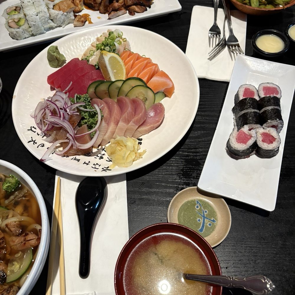 Sashimi (30 pcs) / Tekka Maki Sashimi (30 pcs) / Tekka Maki