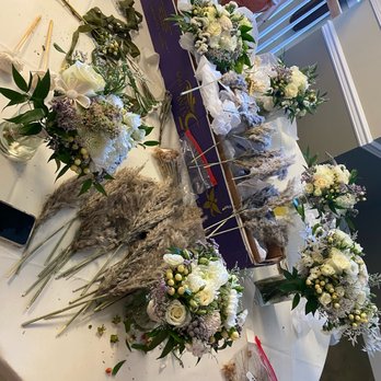 silksNmore floral design - MORE PHOTOS OF MY BRIDESMAIDS TRYING TO FIX THIS DISASTER. - Florists Near Me silksNmore floral design - MORE PHOTOS OF MY BRIDESMAIDS TRYING TO FIX THIS DISASTER. - Florists Near Me