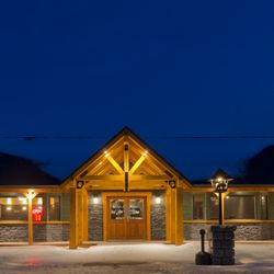 Gigglin' Grizzly Pub - main entrance