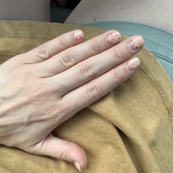 K Queen's Nail Salon - 3 weeks of growth. I had minor chips but the technique that they use really holds on! - Nail Salons Near Me - Los Angeles, California K Queen's Nail Salon - 3 weeks of growth. I had minor chips but the technique that they use really holds on! - Nail Salons Near Me - Los Angeles, California