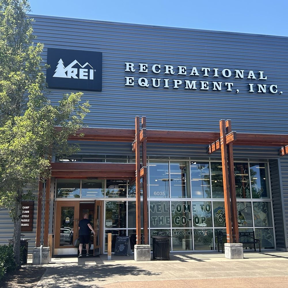 REI - Sports Wear Near Me - Keizer, Oregon