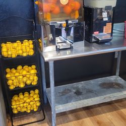Badlands Burgers & Brews - Freshly squeezed lemonade done in house.