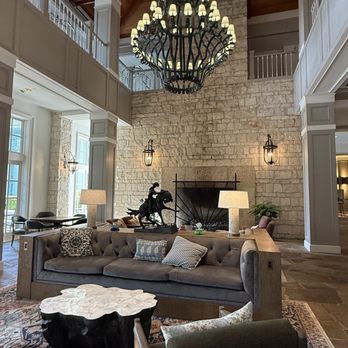 Springhouse Cafe - Lobby - American Near Me - San Antonio, Texas