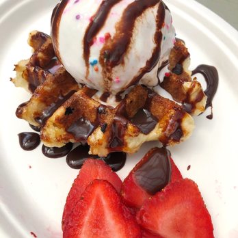 Big League Waffles & Scoops - Waffle with ice cream, Nutella and strawberries - Ice Cream & Frozen Yogurt Near Me - Raleigh, North Carolina