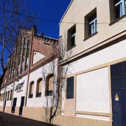 Galisport Triana - Fachada sur, el edificio era el de Hispano Aviación y lo han convertido a gym