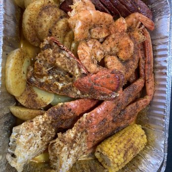 Mad Crab Seafood - 1lb snow crabs, 1/2lb sausage, 1/2lb shrimp and lobster tail - Seafood Near Me - Orlando, Florida
