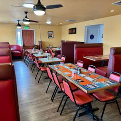 Joe's Giant Orange Cafe - 05.25.24 dining room