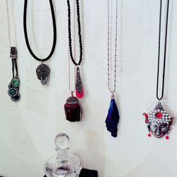 Dress Up Consignment Boutique - Jewelries