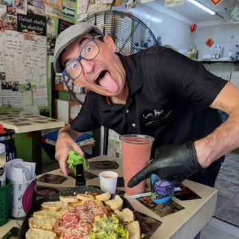 Et Voilà - Tony the owner and chef - Cafeteria Near Me - Playa del Carmen, ROO Et Voilà - Tony the owner and chef - Cafeteria Near Me - Playa del Carmen, ROO
