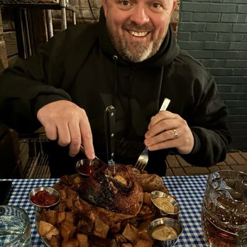 Bronwyn - Konig's Teller (King's feast?) - German Near Me - Somerville, Massachusetts