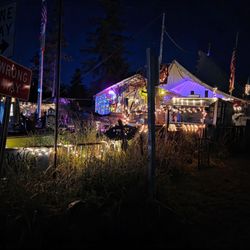 Tom's Burned Down Cafe - Night view