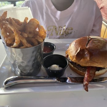 Engine No 9 - Bacon Cheeseburger - Burgers Near Me - Saint Petersburg, Florida