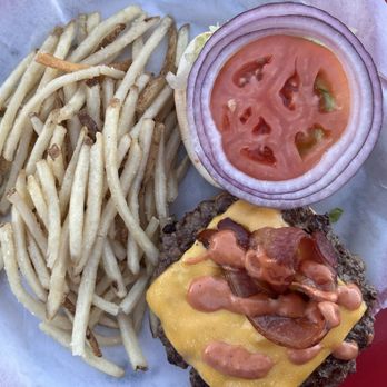 Lolo's - Hamburger - Bars Near Me - Holland, Michigan
