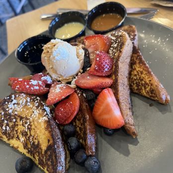 Makers & Finders - DULCE DE LECHE FRENCH TOAST - Breakfast & Brunch Near Me - Henderson, Nevada