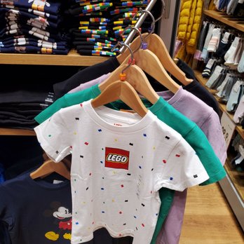 Uniqlo - Florida Mall - Women's Clothing Near Me - Orlando, Florida