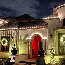 Christmas Lights 4 U - Custom Christmas light installation and holiday decorating service in Bluffview neighborhood of Dallas.