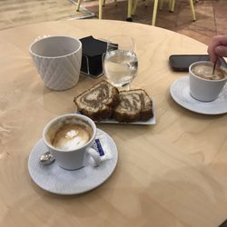 El Botánico Bistrò Restaurante - Coffee served with complimentary bread