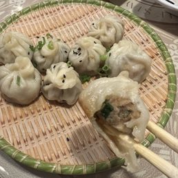 Pan-Fried Thumb Bun-Shrimp & Pork & Chive (10) Pan-Fried Thumb Bun-Shrimp & Pork & Chive (10)