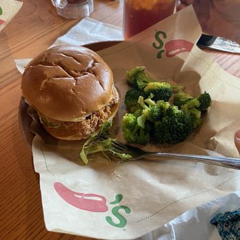 Chili's - Crispy Chicken Sandwich - Tex-Mex Near Me - Midwest City, Oklahoma