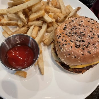 The Burleigh - Kids cheeseburger - New American Near Me - Kennebunkport, Maine The Burleigh - Kids cheeseburger - New American Near Me - Kennebunkport, Maine