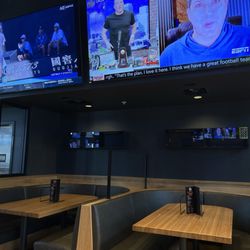 JT'S Pizza & Pub - Grandview Heights - Screens