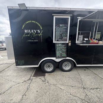 RILEY'S FOOD TRUCK - Food Trucks Near Me - Vallejo, California RILEY'S FOOD TRUCK - Food Trucks Near Me - Vallejo, California