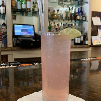 Harbor House Northport - Salty dog: gin & sparkling grapefruit - American Near Me - Northport, New York