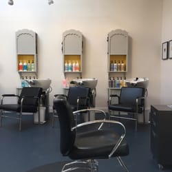Cameo Salon - Clean, neat and pretty!