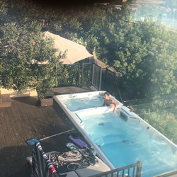 LifeStyle Outdoor - Deck with pool below deck level