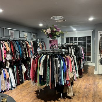 Stepping Stones Foundation - Ladies tops, dresses, jeans, vintage and new name brand clothing at thrift store prices - Thrift Stores Near Me - Keller, Texas