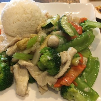 Clear Lake Hunan Restaurant - Chicken with vegetables - Chinese Near Me - Houston, Texas