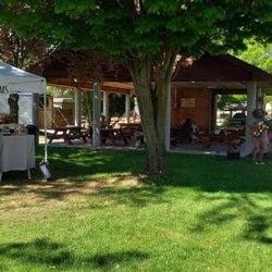 Cashmere Community Farmers Market - Music and seating