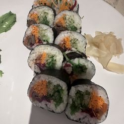Living Lounge Bar & Sushi - Veggie roll