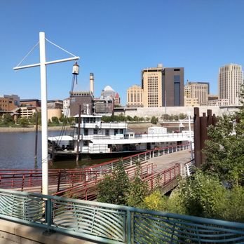 Covington Inn - View of the boat. - Bed & Breakfast Near Me - Saint Paul, Minnesota