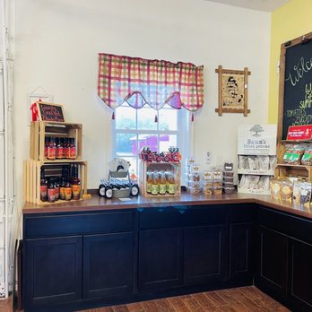 Mount Pleasant Farms - Lots of locally made goods - Farmers Market Near Me - Chesapeake, Virginia