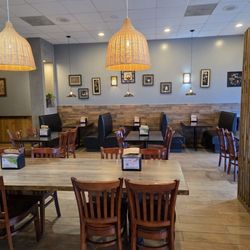 Yo Mian - Very specious dining room.