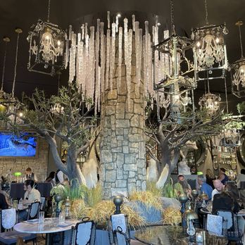 Wolf by Vanderpump at Caesars Republic Lake Tahoe - Decor - American Near Me - Stateline, Nevada