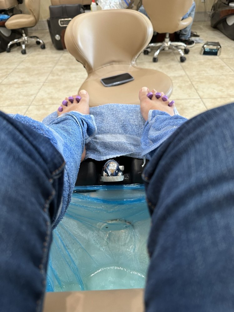 Bedazzled Nails & Bar Logo
