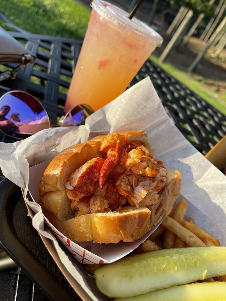 Food from The Main Moose