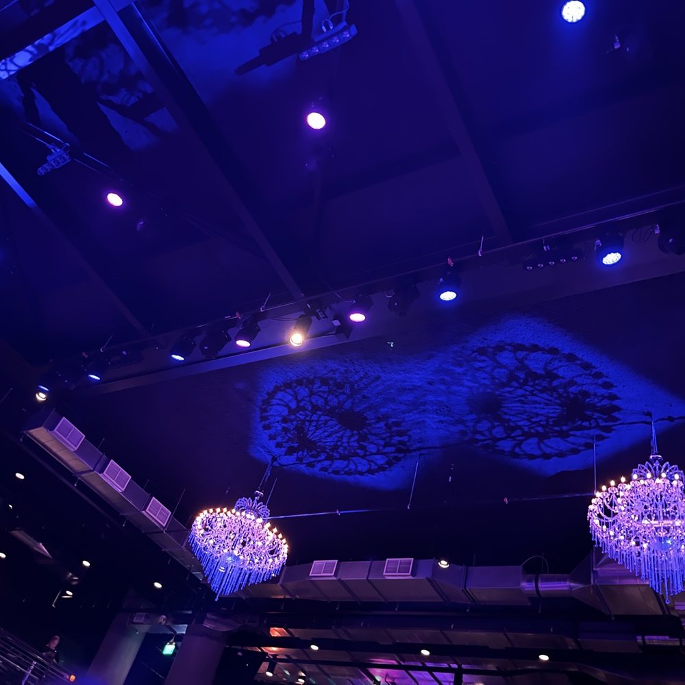 Love the chandeliers Love the chandeliers