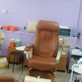 V Nails & Spa - Comfy chairs - Nail Salons Near Me - South Gate, California