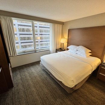 Embassy Suites by Hilton Chicago Downtown Magnificent Mile - Hotels Near Me - Chicago, Illinois