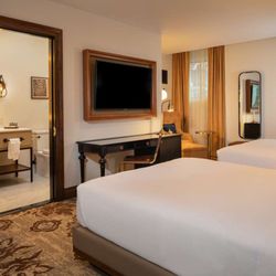 The Peregrine Omaha Downtown, Curio Collection by Hilton - Guest room