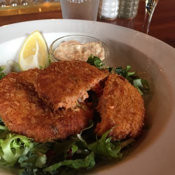 Big River Grill - Alaskan Salmon Cakes - American Near Me - Stevenson, Washington