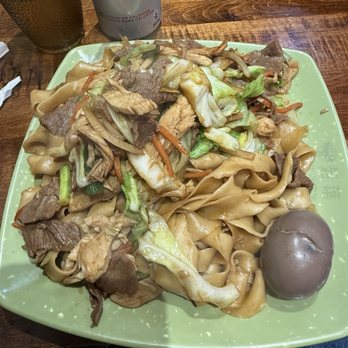 Yee's Hand Pulled Noodle - Wide noodles, tea egg, chicken and beef - Noodles Near Me - Toronto, Ontario