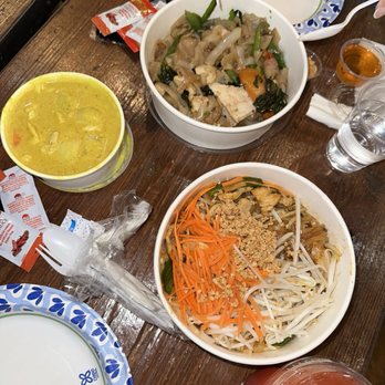 White Elephant - Drunken Noodle, Pad Thai, and Yellow Curry - Thai Near Me - Anaheim, California White Elephant - Drunken Noodle, Pad Thai, and Yellow Curry - Thai Near Me - Anaheim, California