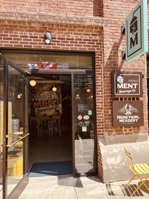 Honeygirl Meadery & Tasting Room by null